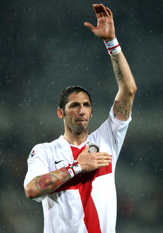 中超欠薪问题严峻，俱乐部准入难，财务困境持续，亟需解决。