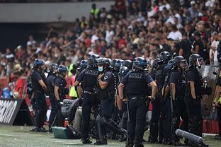 官方：桑德兰签下22岁门将罗埃夫斯，为其夏窗第8笔引援