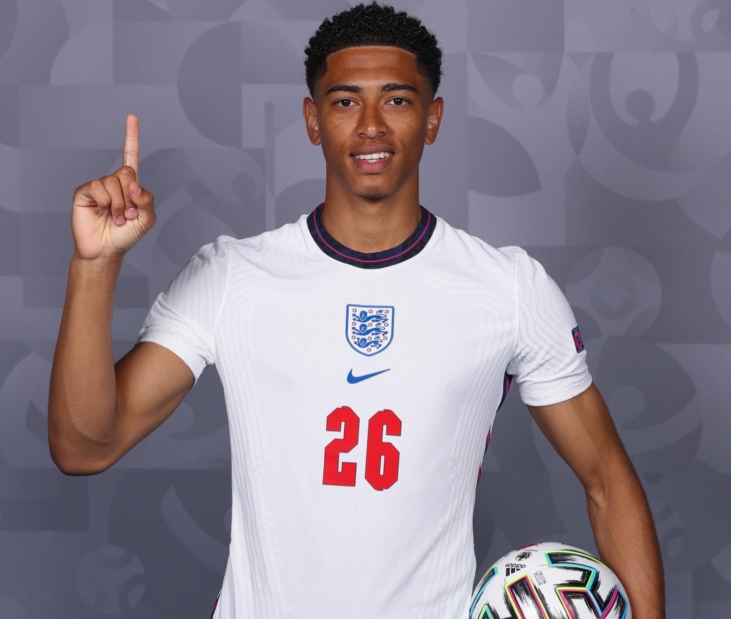 名记：曼联密切关注伯恩茅斯中场斯科特，以备将来可能转会（权威记者：曼联紧盯伯恩茅斯中场斯科特，为日后转会做准备）