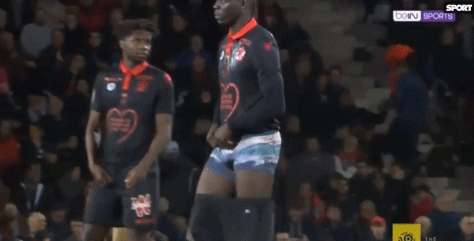 詹姆斯：里夫斯现在是我们的核心成员，他也想要承担这份责任