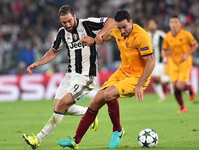 足球世界杯吉祥物亮相，造型引网友热评（世界杯吉祥物发布，外观引发网友热议）