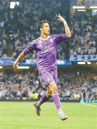 英超半场：托雷斯乌龙，沃特金斯双响，布莱顿2-2维拉（英超半场战报：托雷斯自摆乌龙，沃特金斯梅开二度，布莱顿暂2-2维拉）