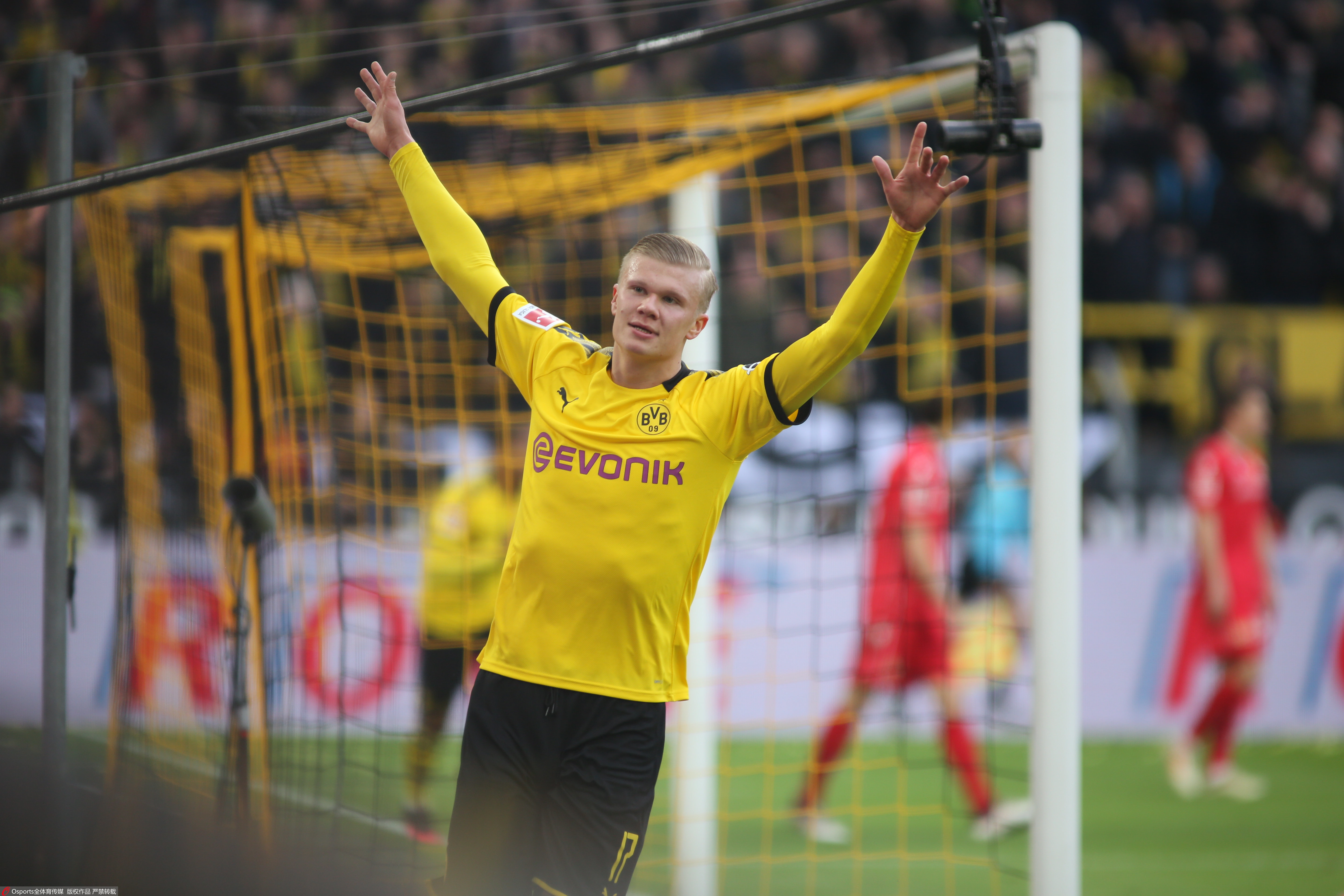 沙特联半场：本泽马破门，吉达联合暂2-0利雅得体育（半场战报：本泽马进球，吉达联合2-0领先利雅得体育）