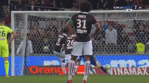 欧冠积分榜分析：小组晋级形势紧张,（欧冠积分榜解读：小组出线形势吃紧）