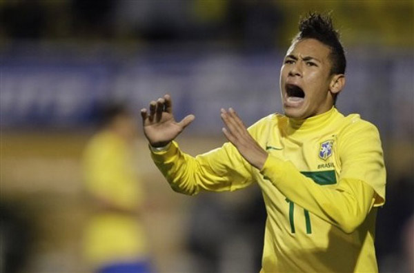 小将赛后拥抱母亲太感人