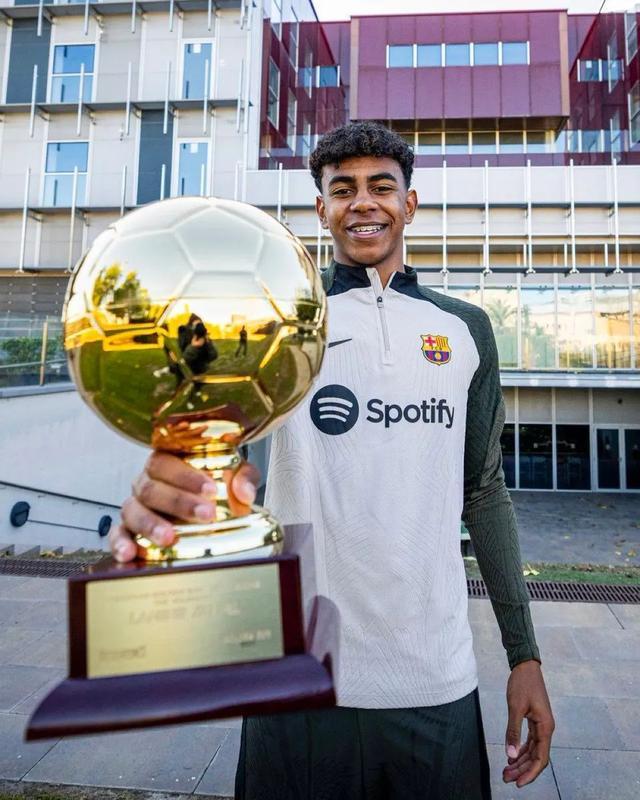 日媒：札幌后卫家泉怜依新婚能量满格，甜蜜盛赞爱妻厨艺