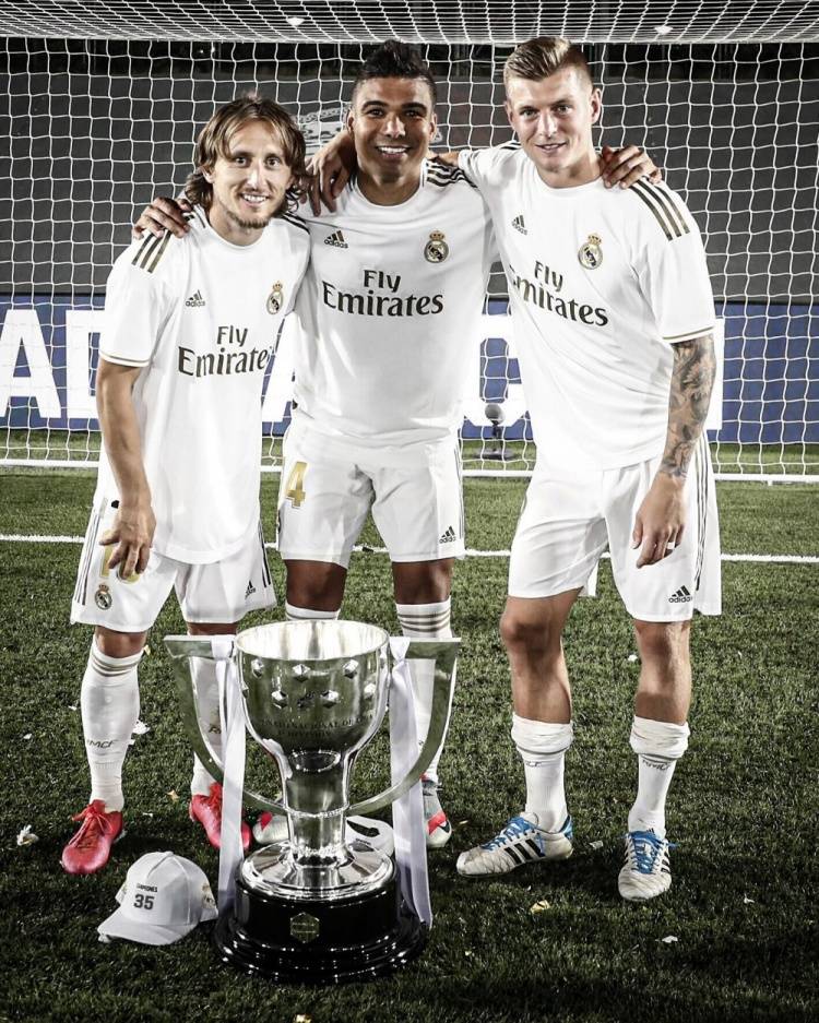 美媒：东契奇直接开着布加迪跑车来到今日与独行侠的比赛现场