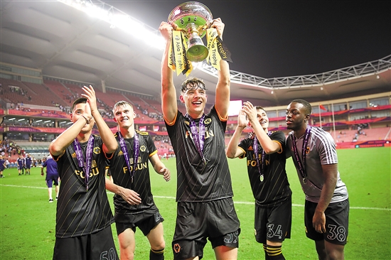 阿斯：皇马将在明夏900万欧回购尼科-帕斯，目前不考虑转售（阿斯：皇马计划明夏以900万欧回购尼科-帕斯，暂无转售打算）