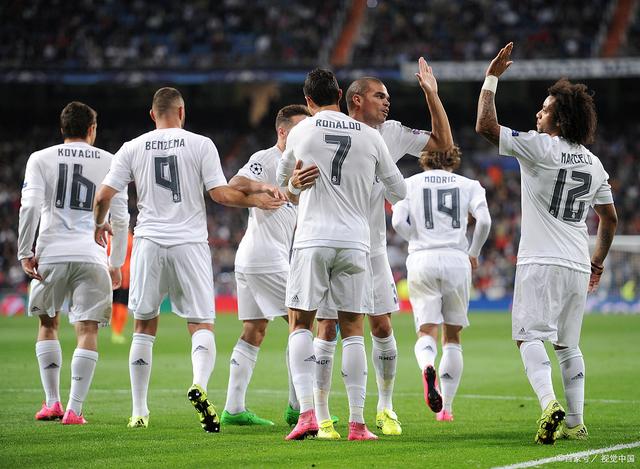 阿什拉夫荣膺2025年非洲足球先生，拉莫斯社媒发文祝贺（阿什拉夫当选2025年非洲足球先生，拉莫斯社媒送上祝贺）