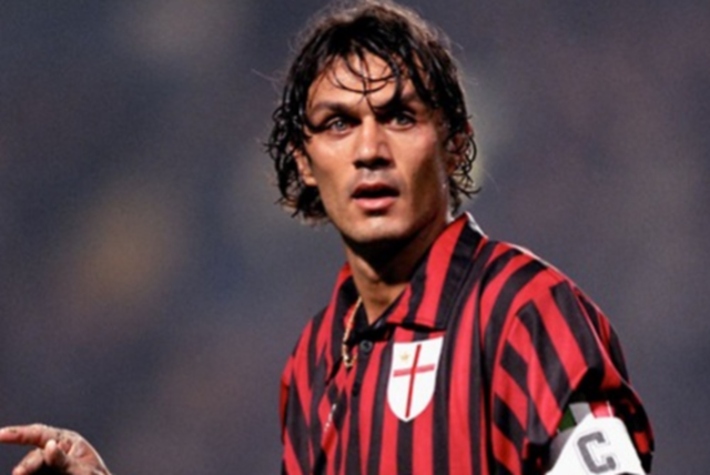 BBC：芝加哥火焰与莱万就转会展开积极谈判，球员愿意加盟（据BBC报道，芝加哥火焰与莱万就转会深入洽谈，球员倾向加盟）