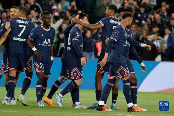 巴塞罗那理发师：欧洲杯期间，费尔明专门打电话让我给他理发