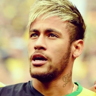 中超赛场争议判罚：VAR引发讨论,