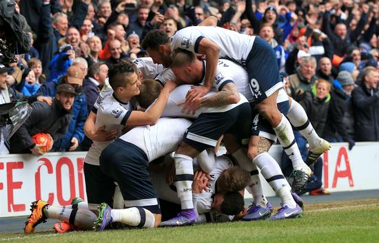 拜仁连续18场联赛每场都至少进两球，距德甲纪录只差两场（拜仁已18轮联赛场场至少两球，距离德甲纪录仅差两场）