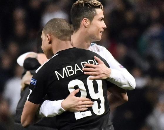 官方：洛杉矶FC与38岁门将洛里续约至2026年，含1年续约选项