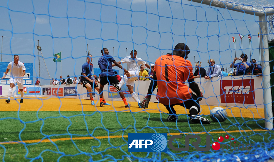 邮报：消息人士怀疑利物浦不再报价是怂了，并在吊着伊萨克