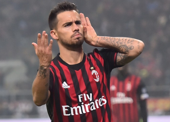 西甲：巴萨客胜扩大领先，皇马主场爆冷输球，VAR再度抢戏（西甲综述：巴萨客场取胜扩大优势，皇马主场冷负，VAR成为焦点）