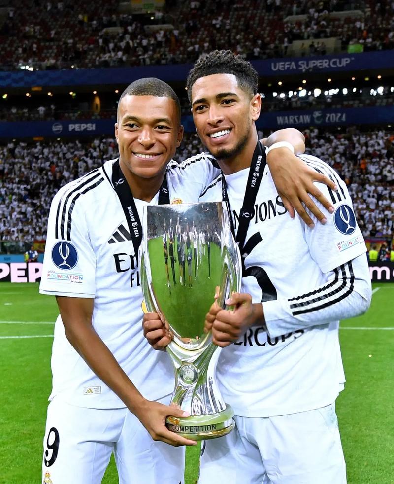 重创！皇马悍将伤缺两月 巴尔韦德或被迫改踢右后卫